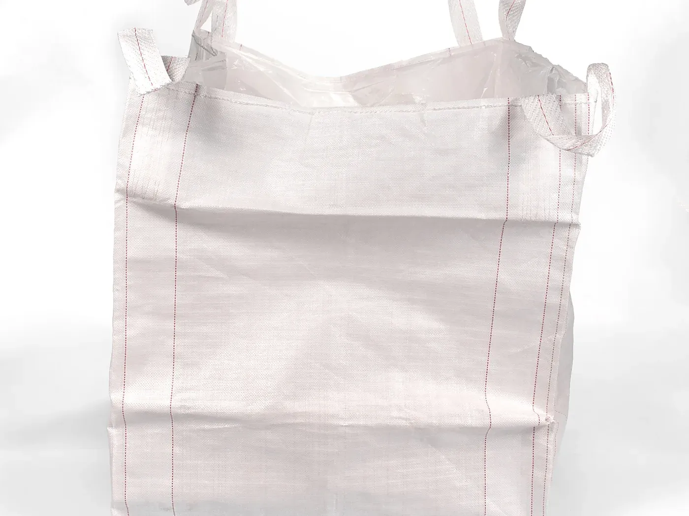 Big bag branco de frente, com as quatro alças de içamento abertas